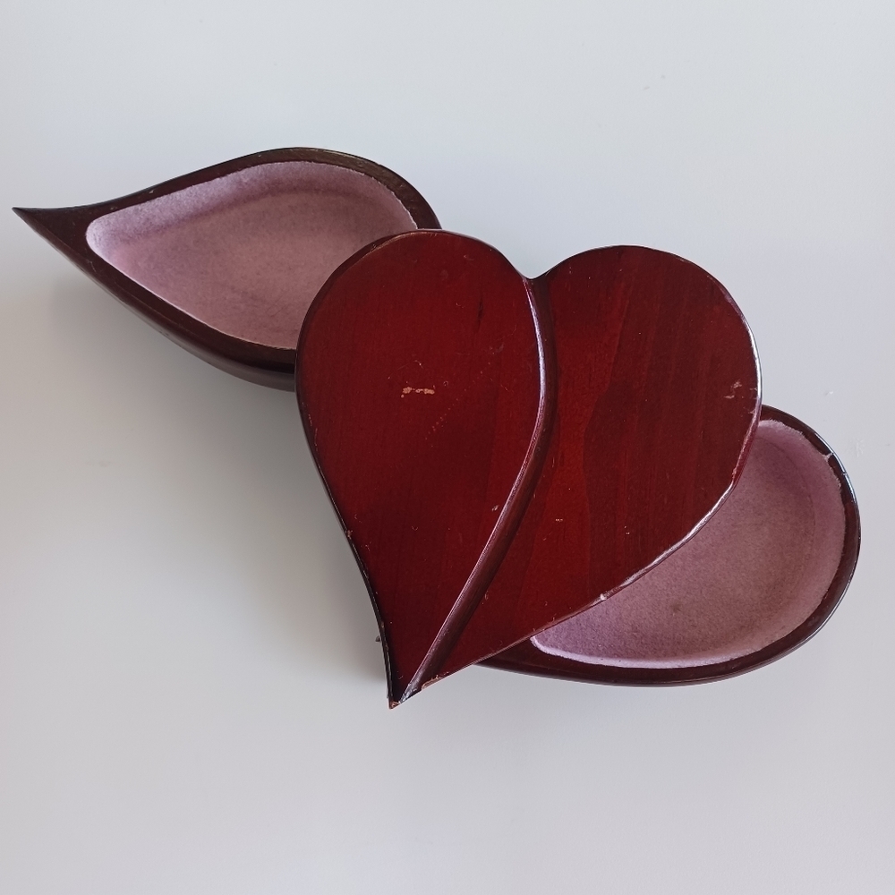 VINTAGE Wood Heart Jewelery Box Trinket Case Room Decor Collectable Vintage
